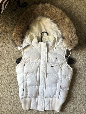 Vintage Abercrombie & Fitch White Quilted Puffer Vest with Faux Fur Trim